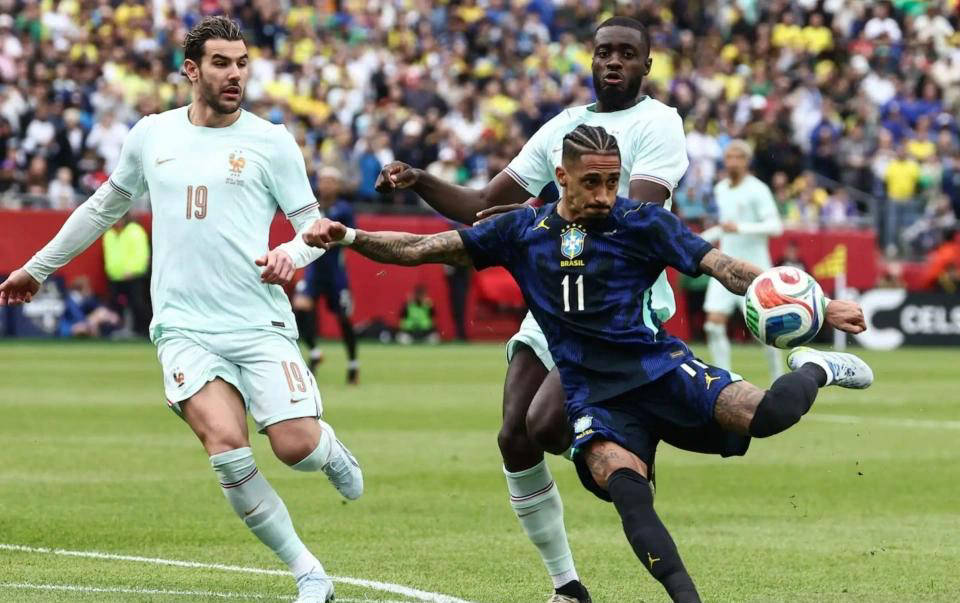 拉菲尼亚伤停五周成巴萨重大损失，赛前带伤出战自负其责